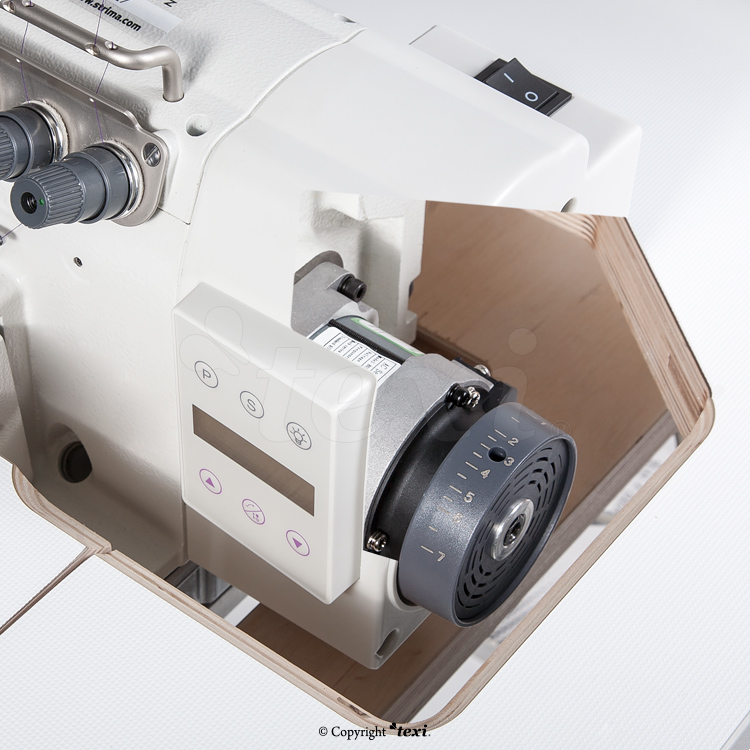 TEXI TRE 04 T PREMIUM EX - 3-Faden Overlockmaschine mit eingebautem AC Servo Motor und Nadelpositionierung - komplette Nähmaschine mit zweijähriger Garantie - 4 3-Faden Overlockmaschine mit eingebautem AC Servo Motor und Nadelpositionierung - komplette Nähmaschine mit zweijähriger Garantie